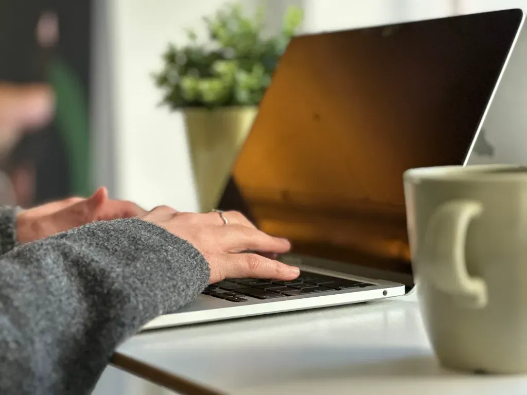 Jak działa escrow i dlaczego zwiększa bezpieczeństwo współpracy z freelancerami